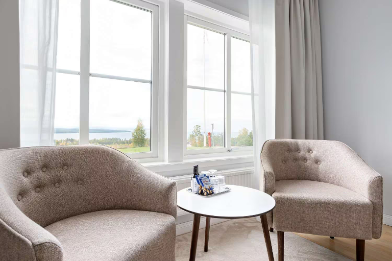 Contract accent chairs and statement pieces for hotel lobbies — European hospitality furniture Florida
