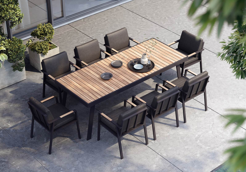 Outdoor contract dining tables for restaurant terraces and hotel outdoor dining — European commercial furniture Florida